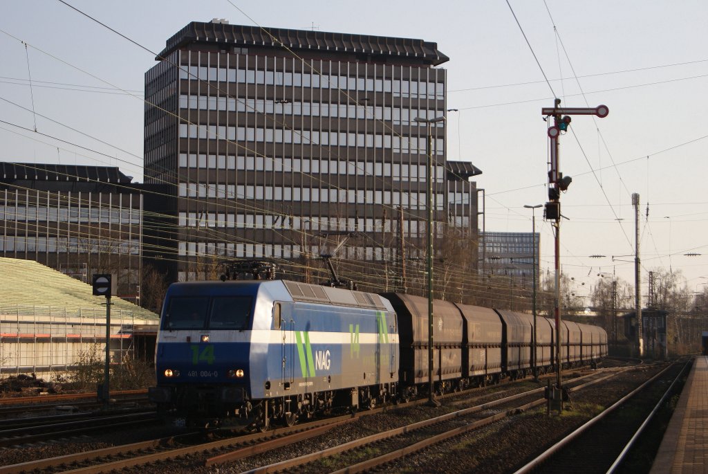 145 086-5 der NIAG mit einem Kohlezug nach Moers Gbf bei der Durchfahrt duch Dsseldorf-Rath am 28.03.2011