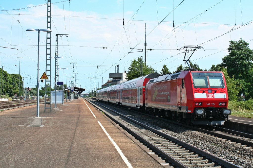 145 115 mit dem RE 26504 von Basel Bad. Bf nach Offenburg am Vormittag des 25.07.13 bei der Einfahrt in Mllheim (Baden).