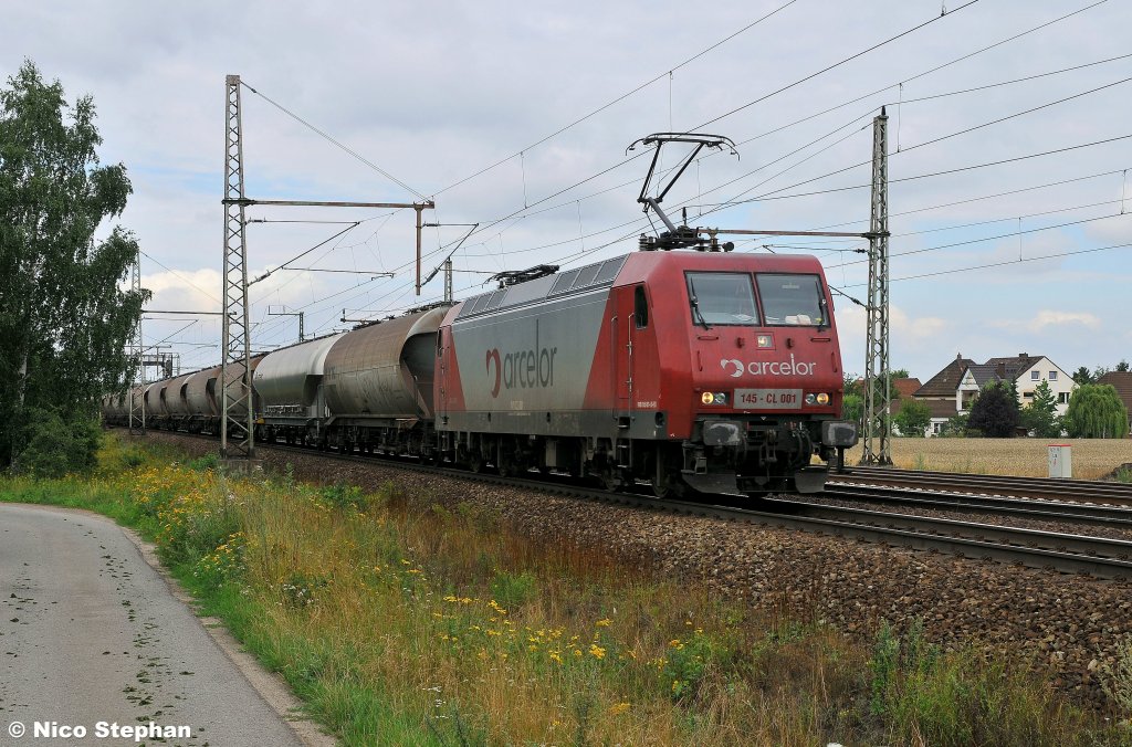 145-CL 001 von Arcelor war mit ihrem leeren Braunkohlestaubzug auf dem Rckweg ins Lausitzer Braunkohlerevier (06.08.10 Dedensen-Gmmer)