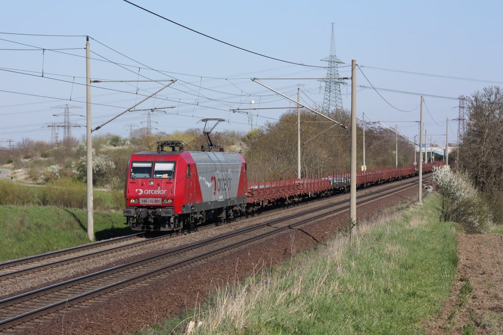 145-CL 001 (Arcelor/EKO) fhrt mit einem Ganzzug Rungenwagen in Richtung Braunschweig. Fotografiert am 18.04.2010 in Magdeburg Diesdorf.