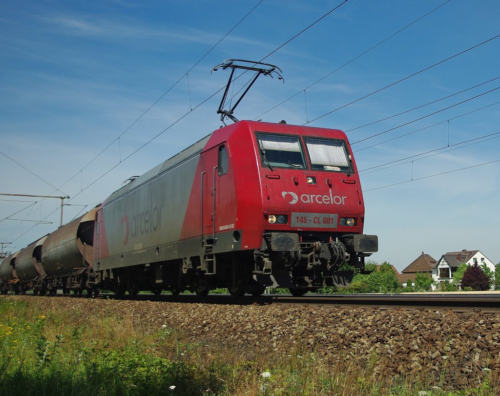 145-CL 001 ist mit ihrem Gz in Richtung Seelze unterwegs. Aufgenommen am 20.07.2010 in Dedensen-Gmmer.