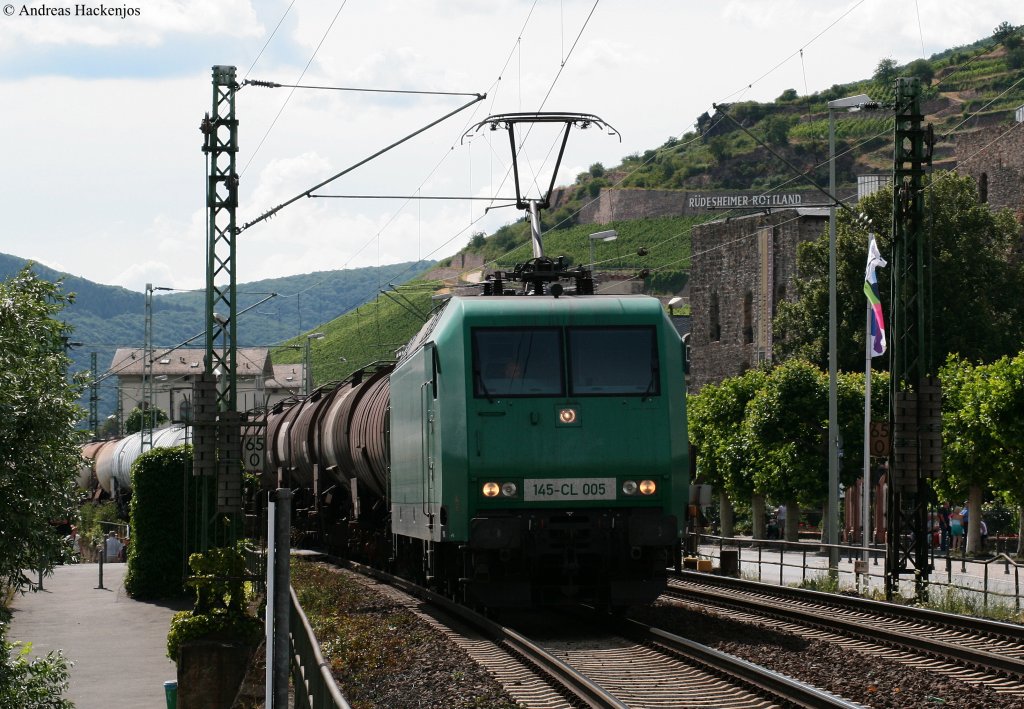 145 CL 005 mit einem Kesselwagenzug gen Sden in Rdesheim 17.7.10