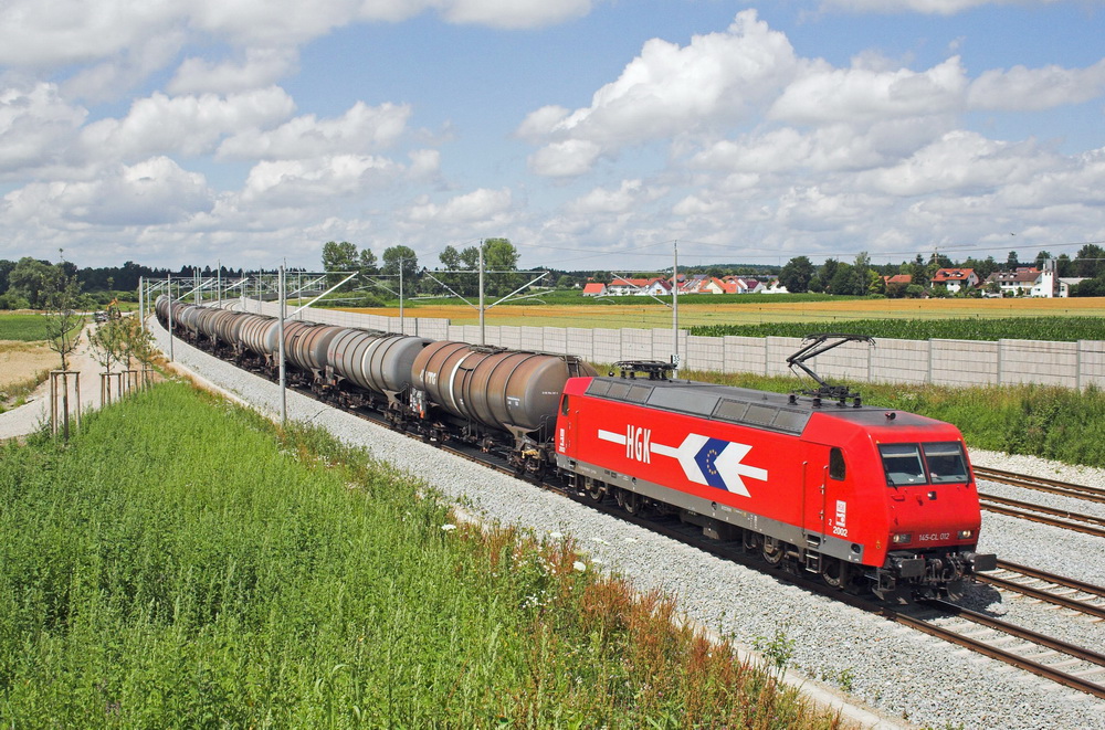 145-CL 012 von HGK mit einem Kesselzug nach Mnchen bei Haspelmoor (Aufnahmedatum: 11.07.2011)