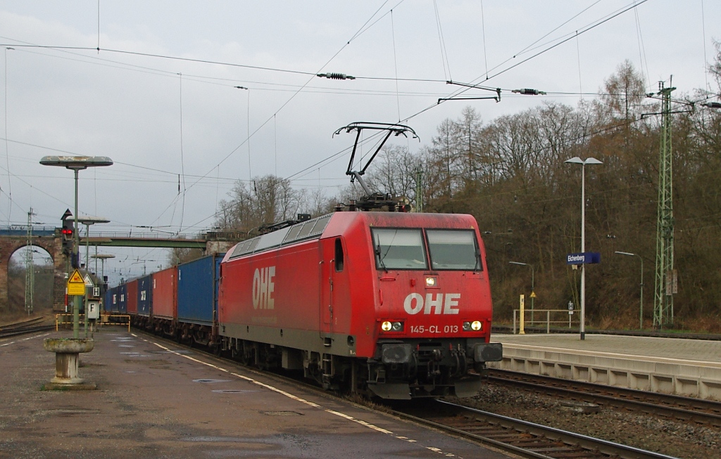 145-CL 013 der OHE mit Containerzug in Richtung Norden. Aufgenommen am 01.04.2011 in Eichenberg.