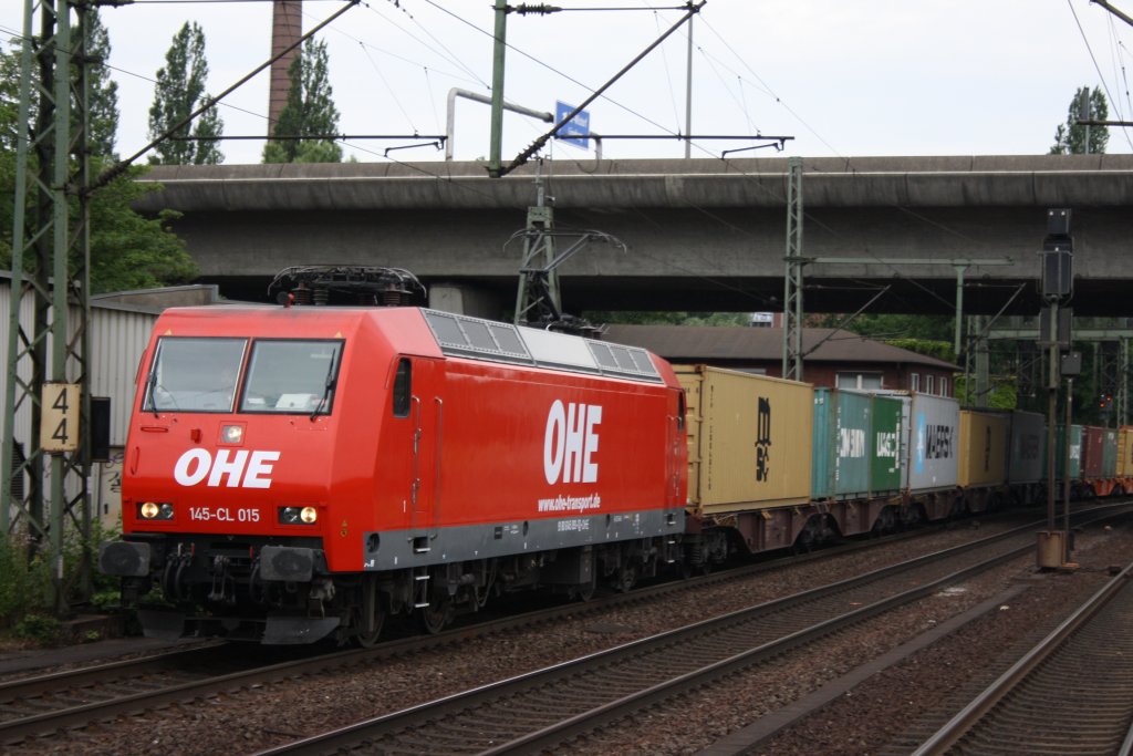 145 CL 015 mit einem Containerzug in Hamburg Harburg am 11.07.2010