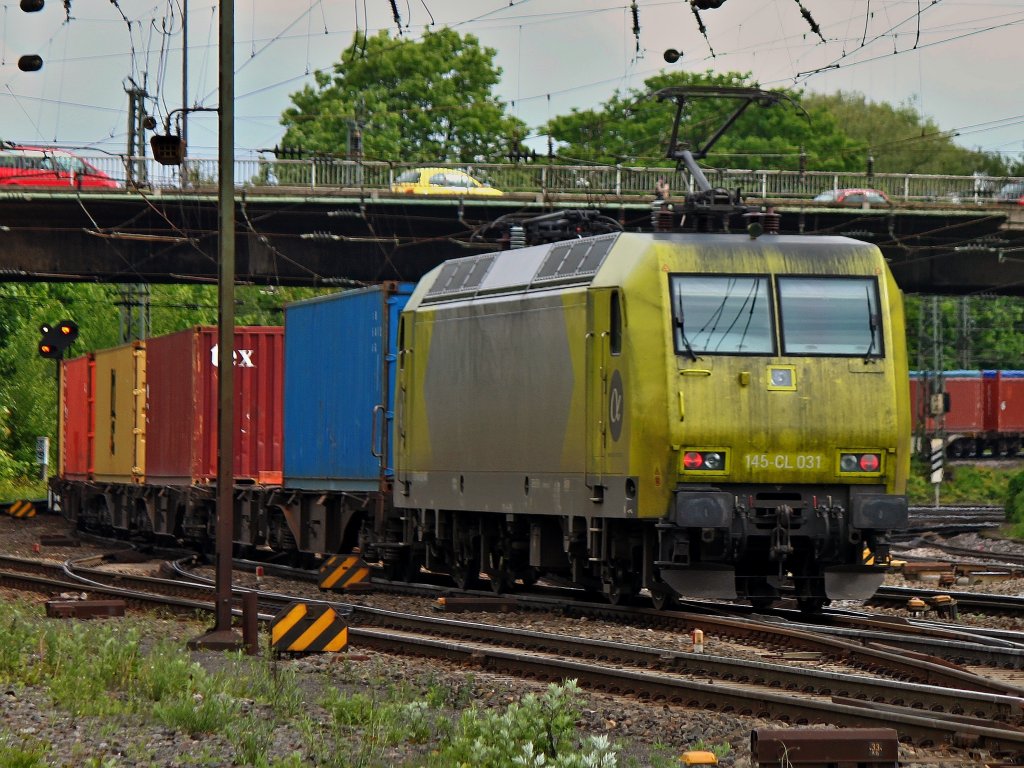 145-CL 031 von Alpha Trains gibt am 15.05.2012 einer Crosssrail Class66 mit einem Containerzug am Haken Schubhilfe auf der Montzenrampe von Aachen West nach Belgien.