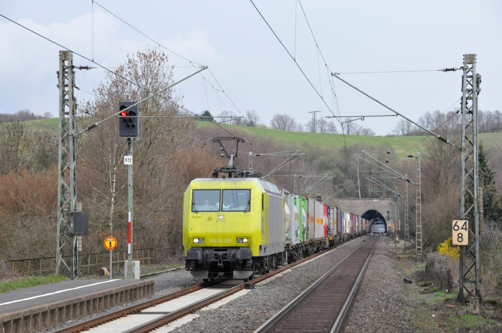 145-CL 031 unterwegs mit einem Containerzug in Richtung Aachen-West, hier bei der Durchfahrt beim Haltepunkt Eilendorf. Aufgenommen am 26/03/2011.