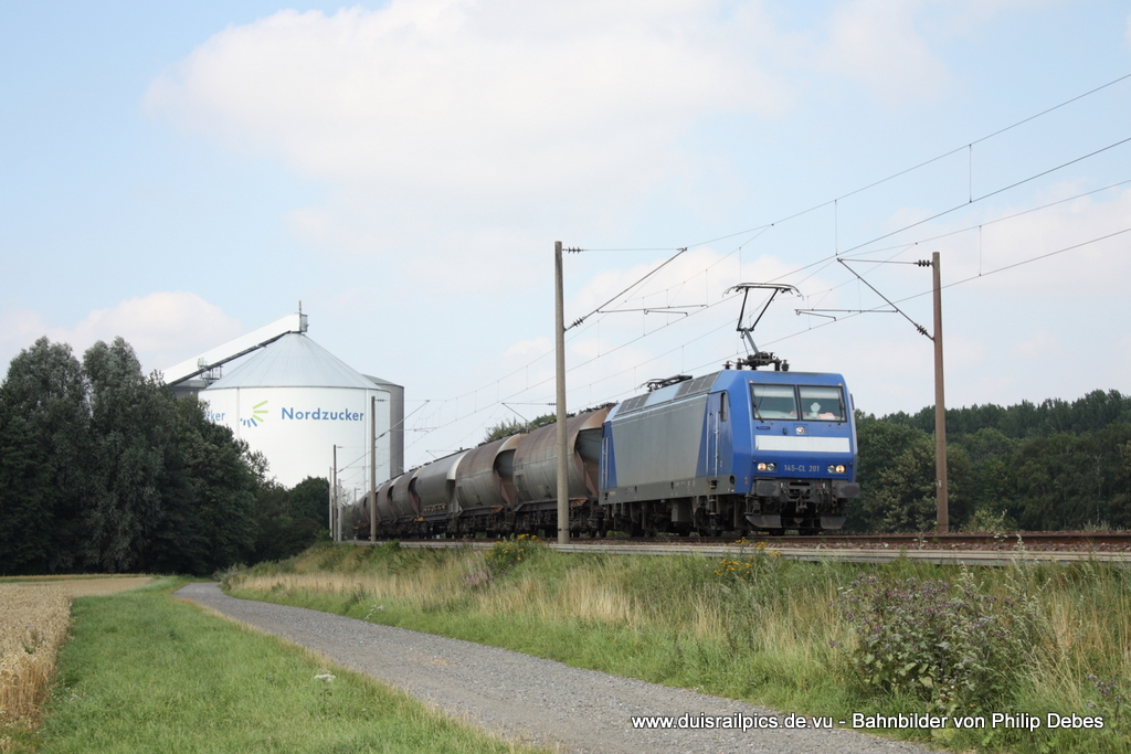 145-CL 201 f�hrt am 2. August 2011 um 12:08 Uhr mit einem G�terzug durch Wierthe