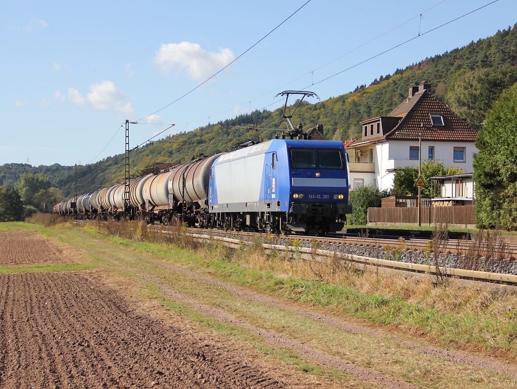 145-CL 201 mit Kesselwagenzug in Fahrtrichtung Norden. Aufgenommen am 29.09.2012 in Ludwigsau-Friedlos.