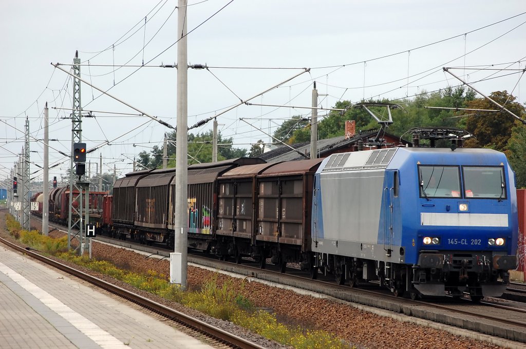 145-CL 202 (145 098-0) im Dienst f�r DB Schenker mit einem gemischten GZ in Rathenow in Richtung Wustermark. 29.09.2010