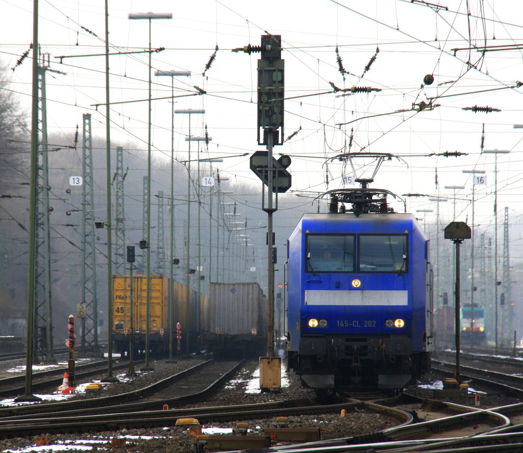 145 CL-202 von Crossrail fhrt mit einem langen Containerzug aus Zeebrugge(B) nach Gallarate(I) bei der Abfahrt aus Aachen-West und fhrt in Richtung Aachen-Hbf,Kln bei vor frhlingswetter am 2.3.2013.