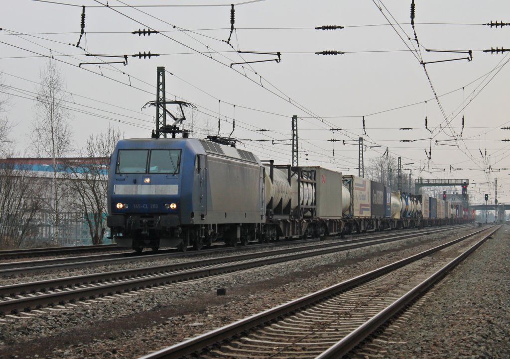 145-CL 203 am 29.03.2013 mit einem KLV zwischen den berholgleisen in Orschweier.