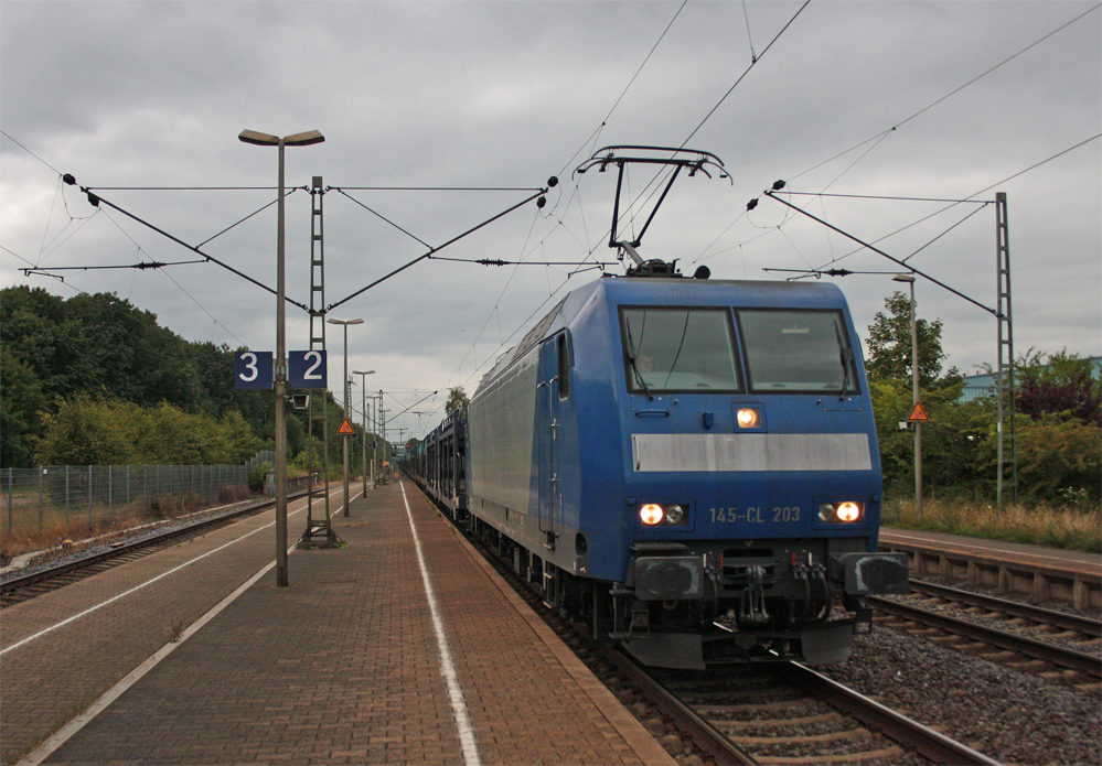 145-CL 203 mit einem Gterzug aus Aachen-West kommend Richtung Mnchengladbach bei der Durchfahrt in Geilenkirchen, 4.8.10