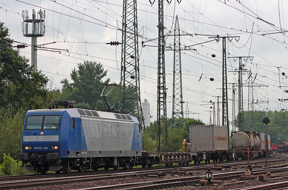 145-CL 204 (145 100-4) mit einem Gterzug bei der Durchfahrt in Kln Gremberg, 5.8.10