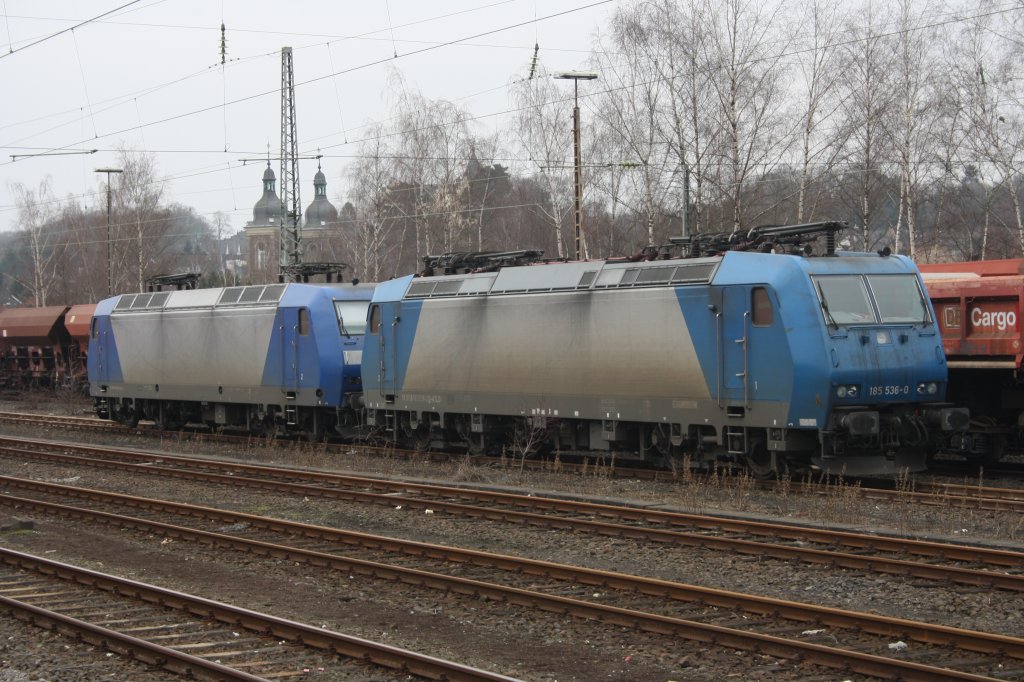 145 CL-204  und 185 536-0 von Crossrail stehen abgestehlt in Herzogenrath.
19.2.2011.