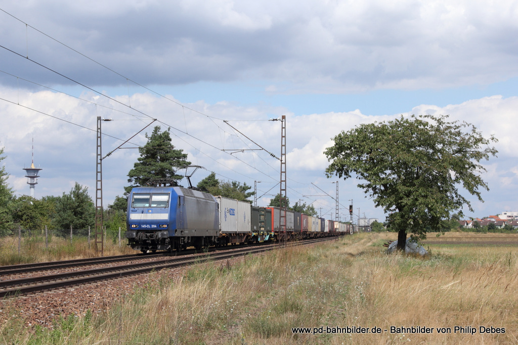 145-CL 204 (Crossrail) fhrt am 13. August 2013 um 13:06 Uhr mit einem Gterzug durch Wiesental