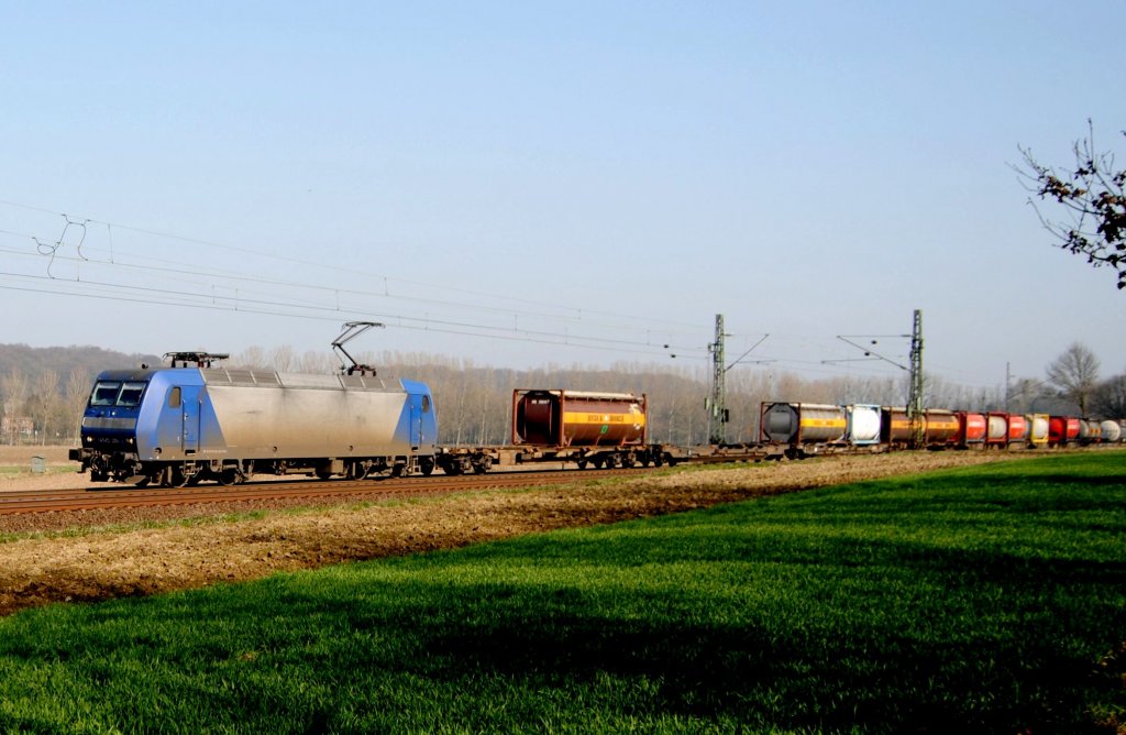 145 CL 204 mit Schweizer Container, am 22.3.12 auf der KBS 485 nach Aachen