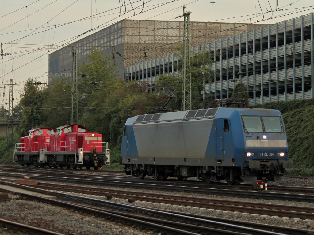145-CL 204 rangiert am 23.09.2011 in Aachen West, whrend im Hintergrund 296 059-9 und 294 66? von Aachen Hbf kommend weiter Richtung Herzogenrath fhrt   .