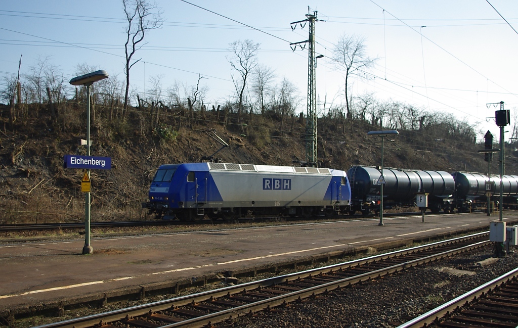 145-CL 205 als Lok 205 der RBH biegt mit ihrem Kesselwagenzug in Eichenberg in Richtung Osten ab. Aufgenommen am 29.03.2011.