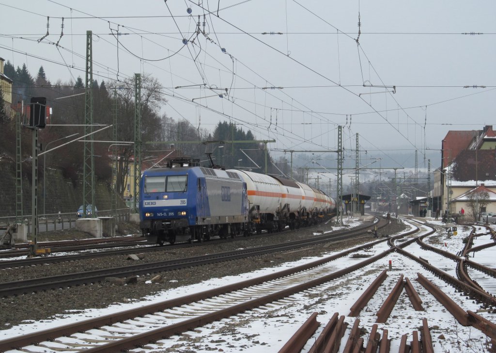 145-CL 206 der RBH zieht am 14. Mrz 2013 einen Gaskesselzug durch Kronach.