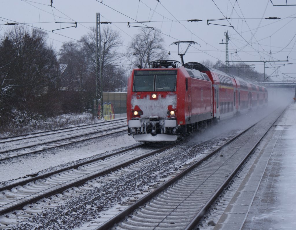 146 *** mit ihrem RE sauste am 09.01.2010 durch den S-Bahnhof Dedensen/Gmmer in Richtung Seelze.