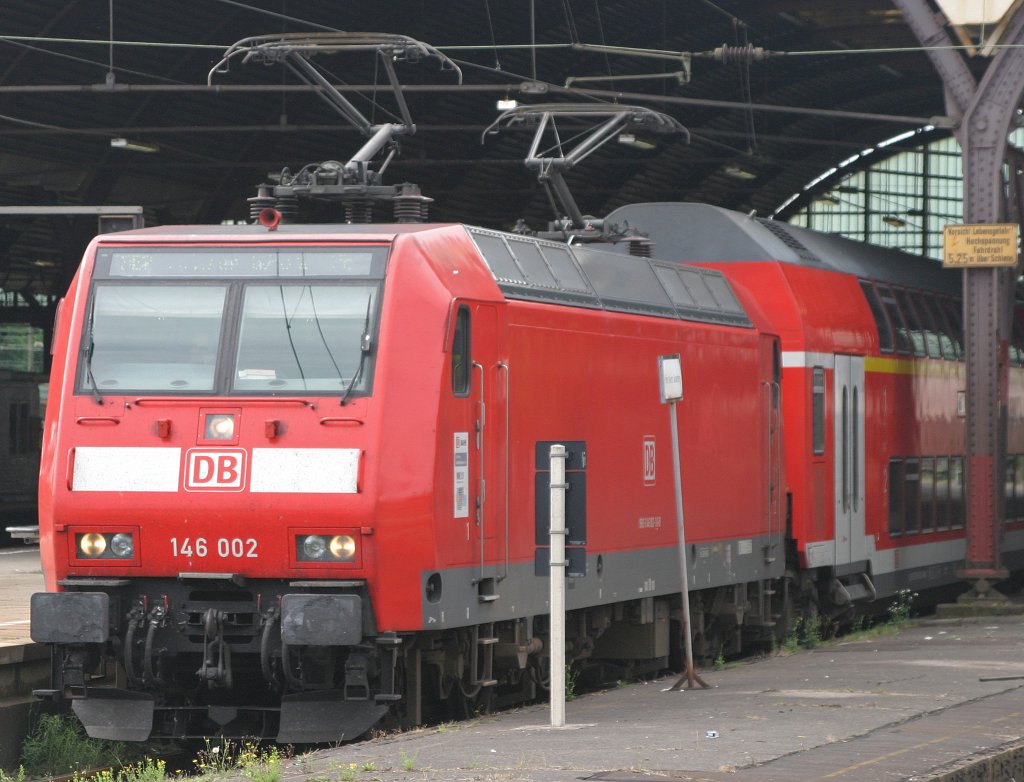 146 002 mit RE in Mnchengladbach Hbf