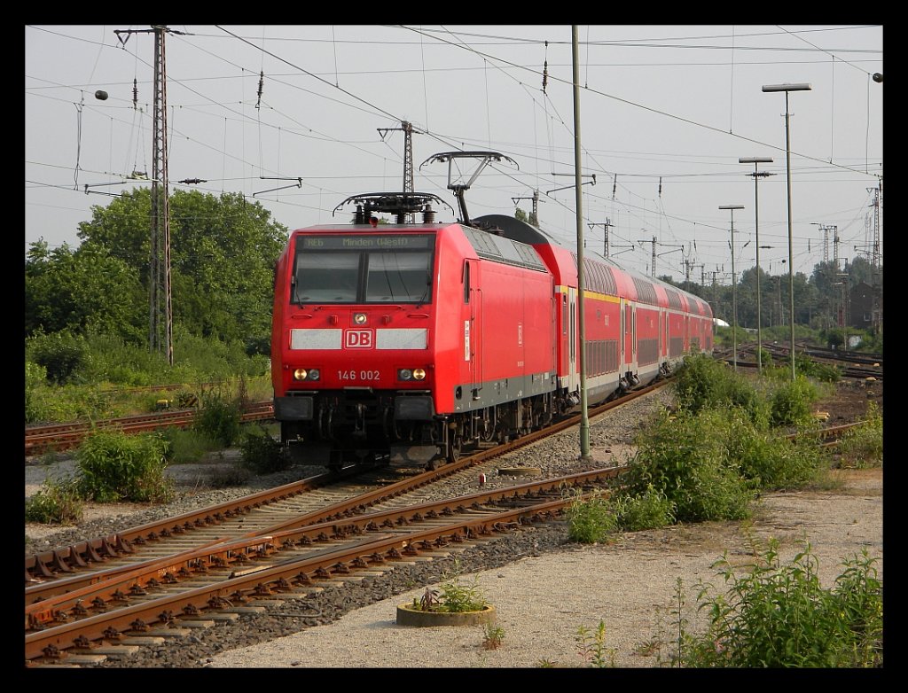 146 002 mit RE6 bei der Einfahrt in Duisburg Hbf, 24.6.2010
