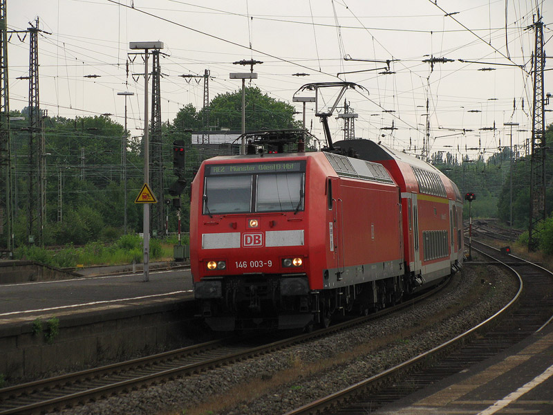 146 003-9 mit dem RE2 nach M�nster (Westfalen) erreicht Wanne-Eickel Hbf am 22.07.2010