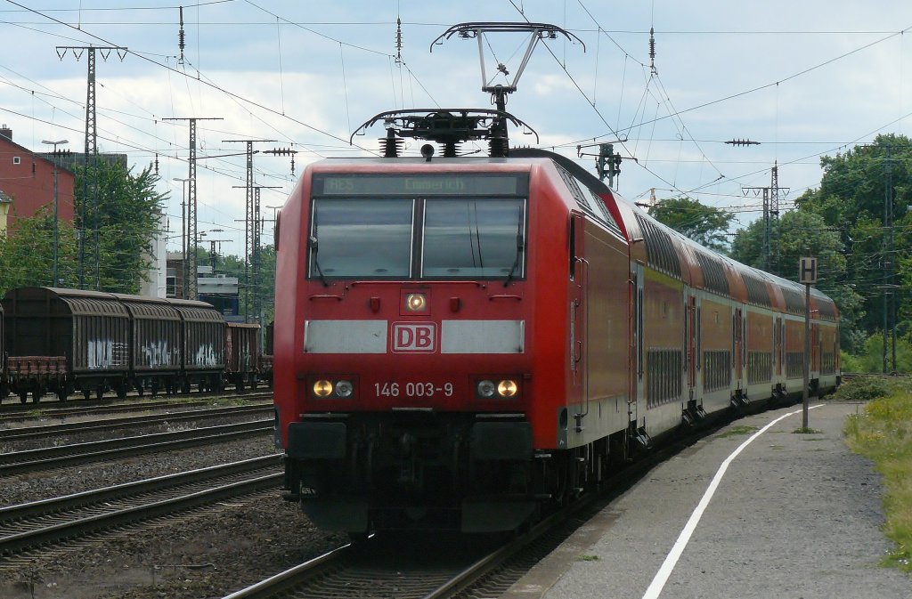 146 003-9 mit dem RE5 von Koblenz nach Emmerich bei der Durchfahrt in K�ln West. (11.6.2011)