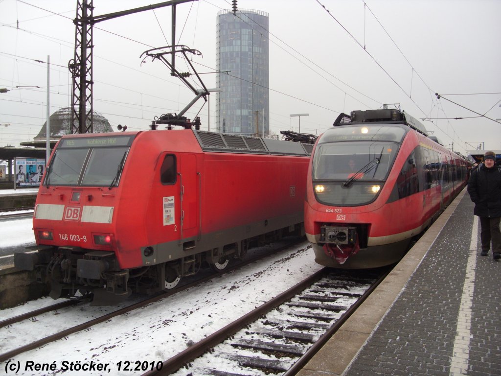 146 003-9 neben 644 523 am 16.12.2010 in K�ln Deutz