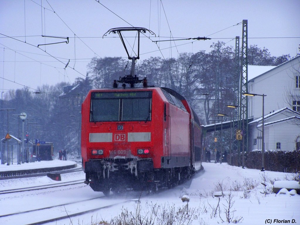 146 003-9 schiebt den RE1 (10122) in den Hbf Eschweiler am 14.02.2010. Nacg kurzem Aufenthalt geht es weiter in Richtung Aachen Hbf um der 3-Stndigen Fahrt ein Ende zu setzen.