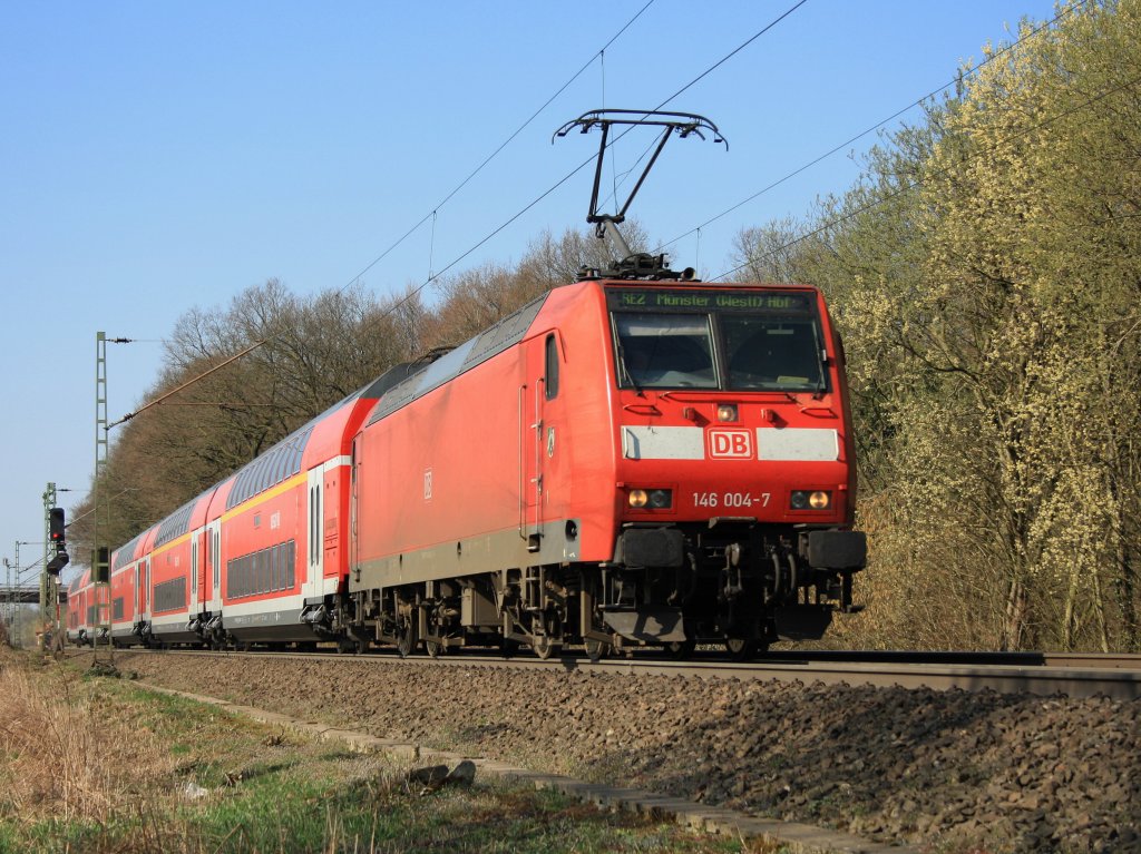 146 004-7 ist mit dem RE2  Rhein-Haard-Express  von Dsseldorf nach Mnster (Westf) Hbf kurz nach der Ausfahrt von Bsensell unterwegs.
Bsensell, 27.03.2011