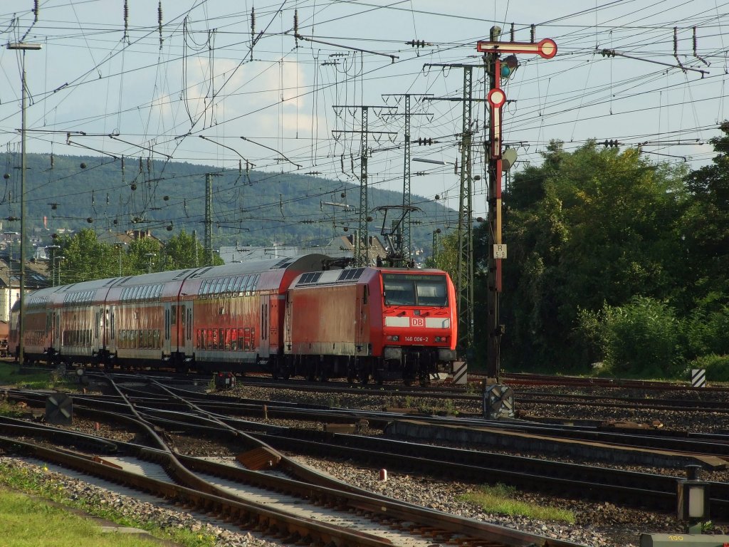 146 006-2 fhrt mit dem RE11023 (Emmerich-Koblenz Hbf) am DB-Museum Koblenz vorbei.4.9.2010