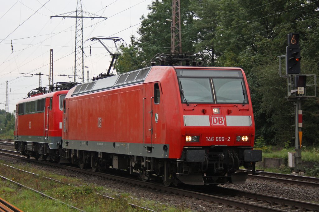 146 006-2 zieht am 9.9.10 die kaputte 111 154 durch Ratingen-Lintorf