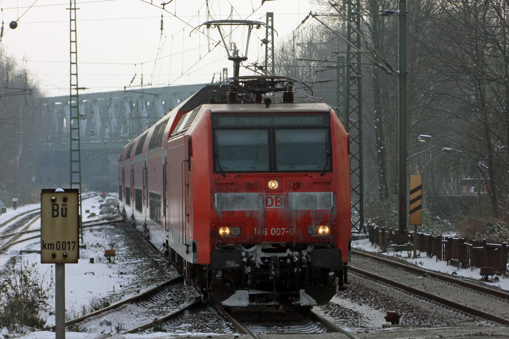 146 007-0 mit RE 2 nach Mnster Hbf. in Recklinghausen-Sd 3.12.2010