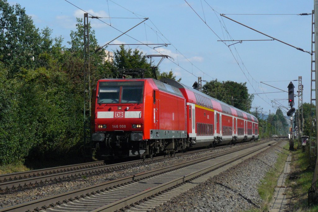 146 008 fhrt mit einem RE5 nach Emmerich durch die Bonner Sdstadt. (2.8.2011)