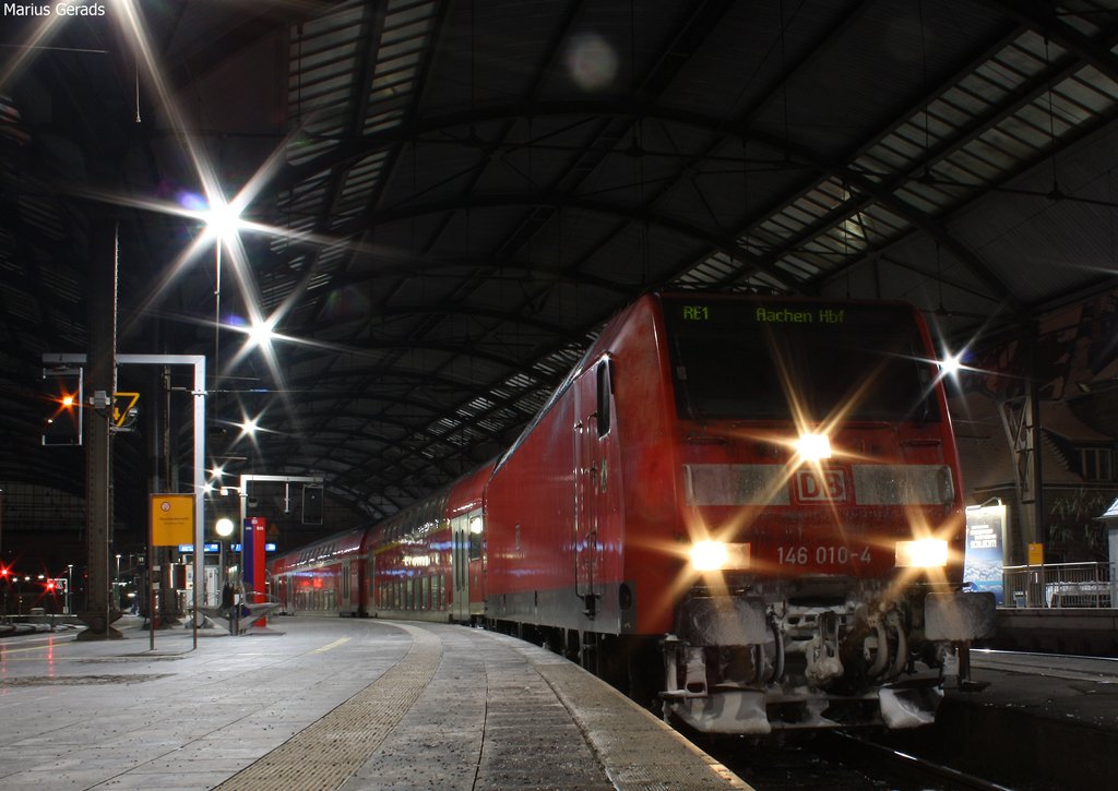 146 010 mit dem RE10135 nach Hamm in Aachen Hbf 3.1.10