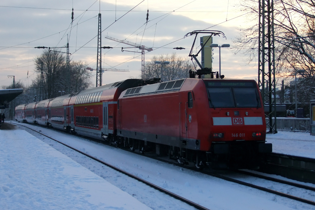 146 011 hinter RE 2 nach Dsseldorf in Recklinghausen 12.12.2012