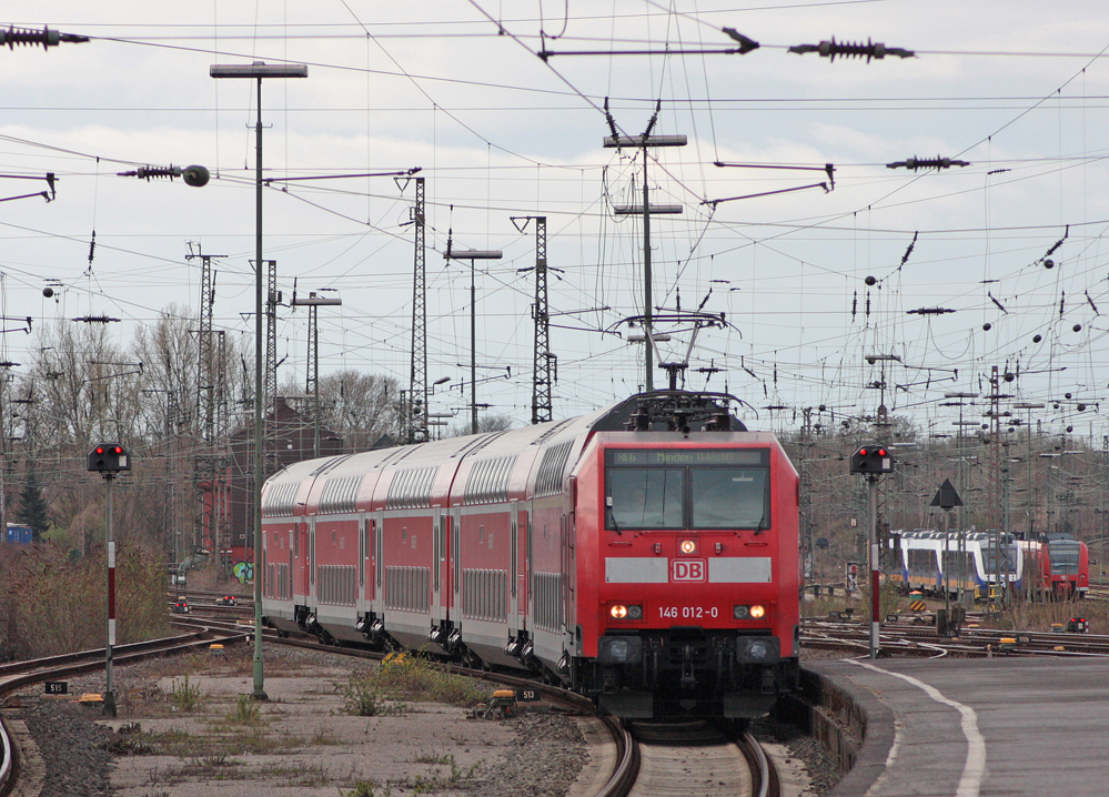 146 012-0 mit dem RE4315 nach Minden bei der Einfahrt in Duisburg Hbf 4.4.10