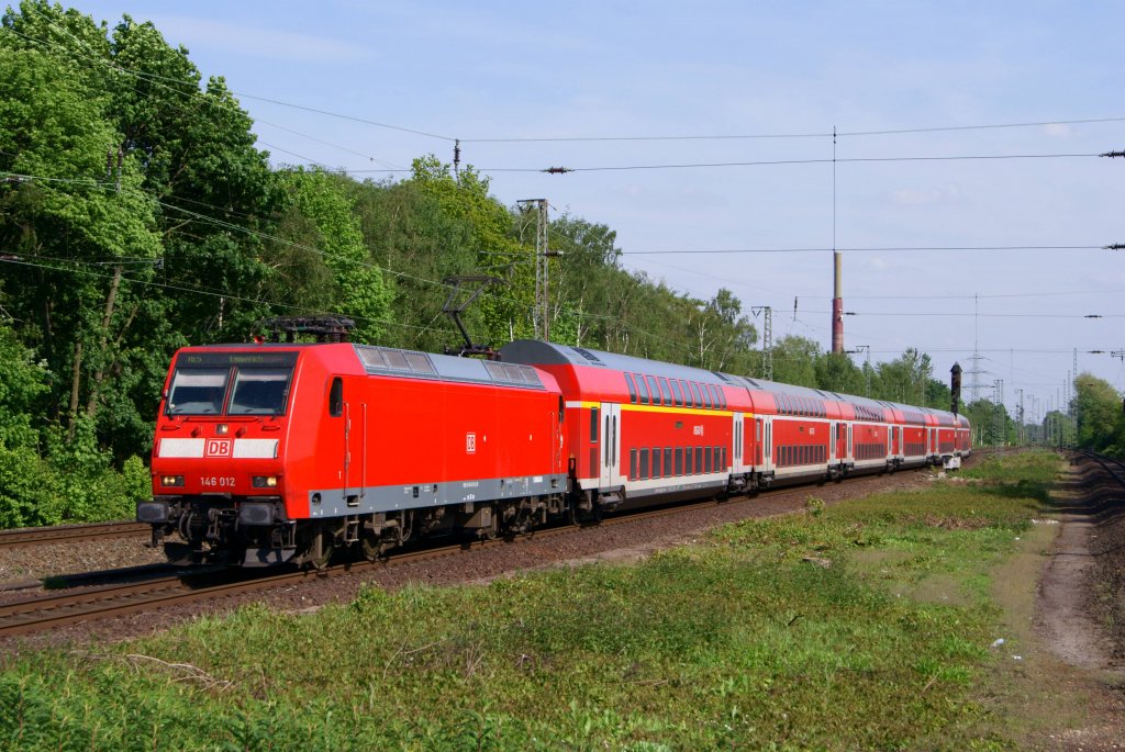 146 012 mit dem RE 5 nach Emmerich bei der Einfahrt in Dinslaken am 14.05.2012
