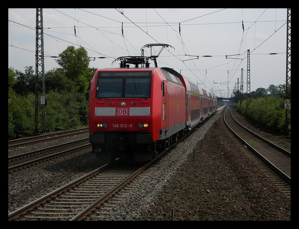 146 012 mit RE6 bei der Durchfahrt in Duisburg Rahm, 1.7.2010