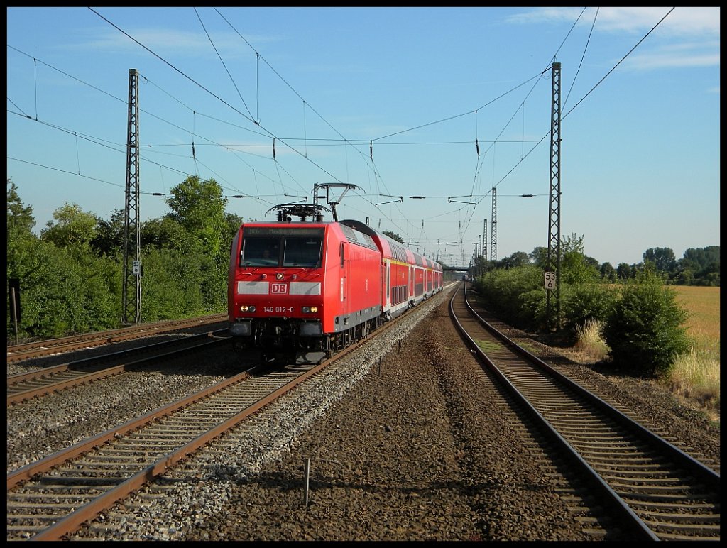 146 012 mit RE6 bei der Durchfahrt durch Duisburg Rahm, 07.07.2010