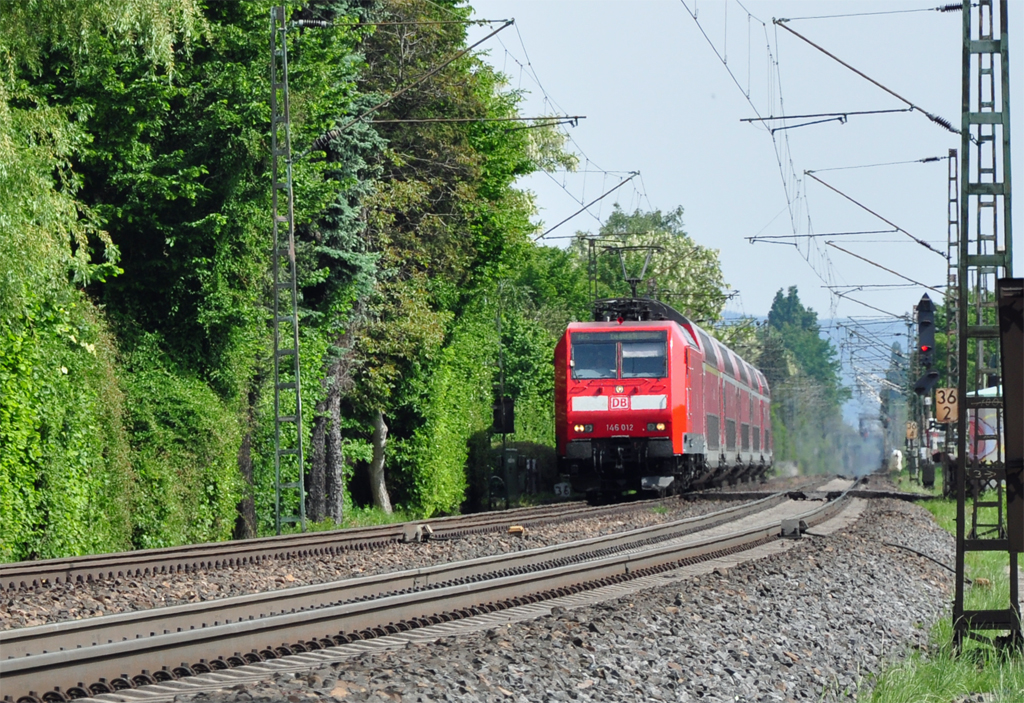 146 012 RE5 nach Emmerich mit Dostos durch Bonn - 06.05.2011