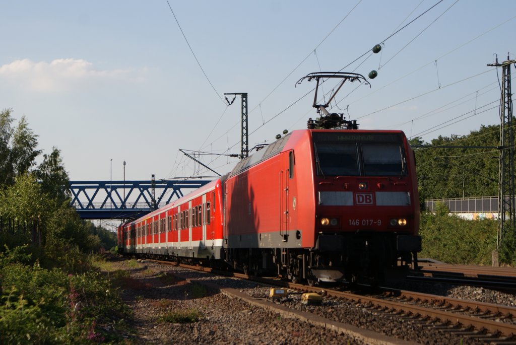 146 017-9 mit einem x-Wagenzug in Duisburg Groenbaum am 18.07.2010