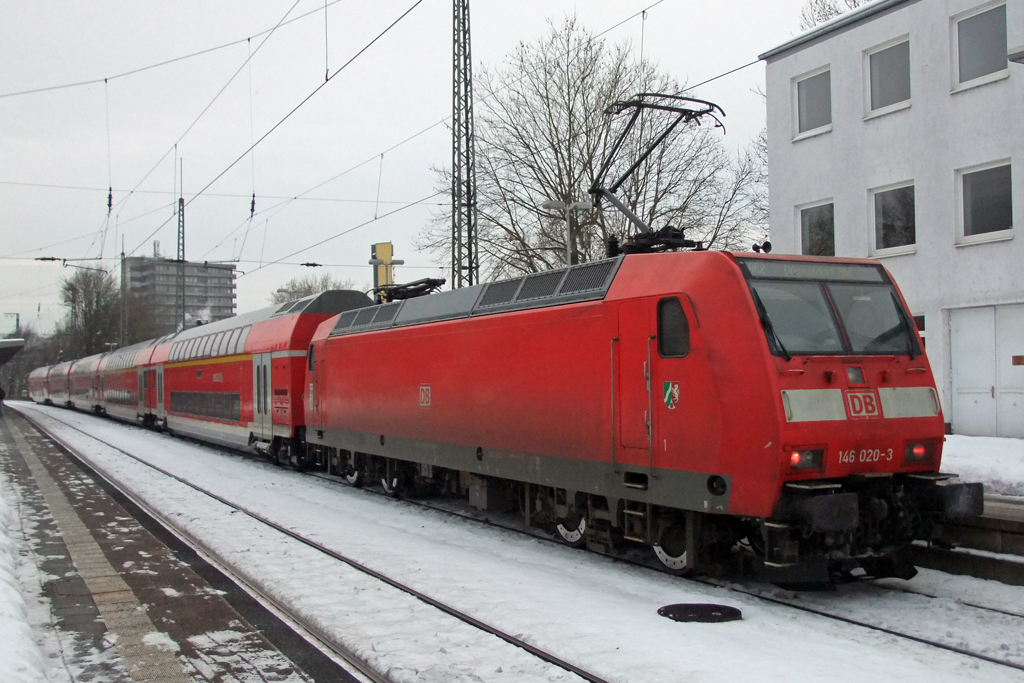 146 020-3 mit RE2 nach Dsseldorf in Recklinghausen 27.12.2010