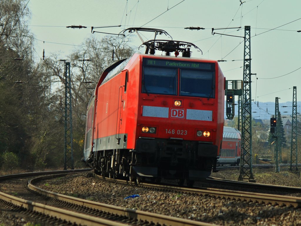 146 023 mit RE1 nach Paderborn am 27.03.2012 auf der KBS 480 kurz hinter Aachen Hbf.