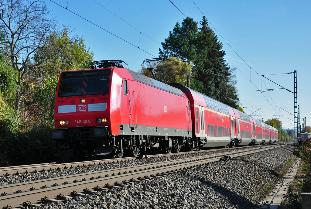 146 024 RE5 mit Dostos nach Emmerich in Bonn - 31.10.2012