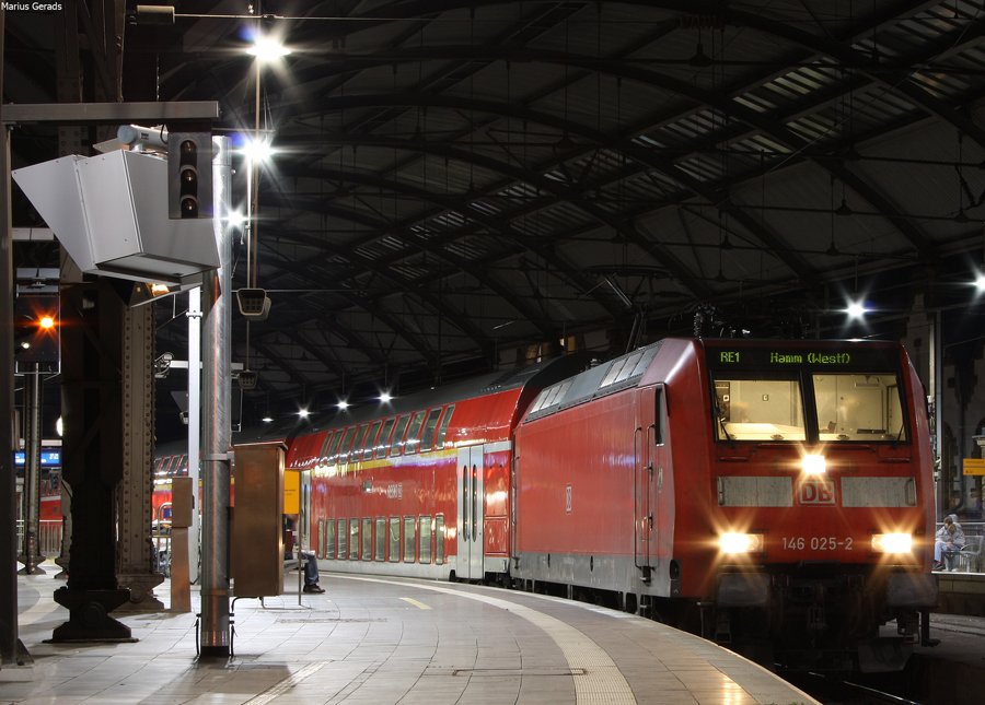 146 025 mit dem RE10133 nach Hamm im Aachener Hbf 21.11.09