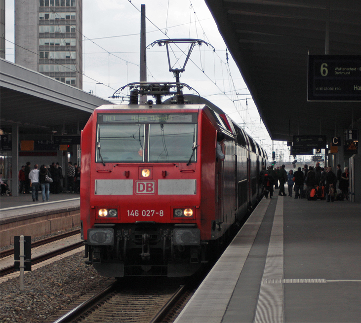 146 027-8 mit dem RE10125 nach Hamm in Essen Hbf 10.4.10