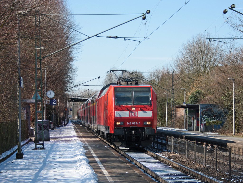146 029 mit dem RE10121 nach Hamm (Westf.) bei der Durchfahrt in Eilendorf 7.3.10
